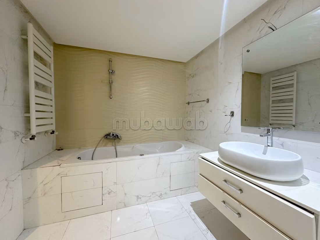 Rent this apartment in Les Berges Du Lac 2.4 rooms. Lift and terrace
