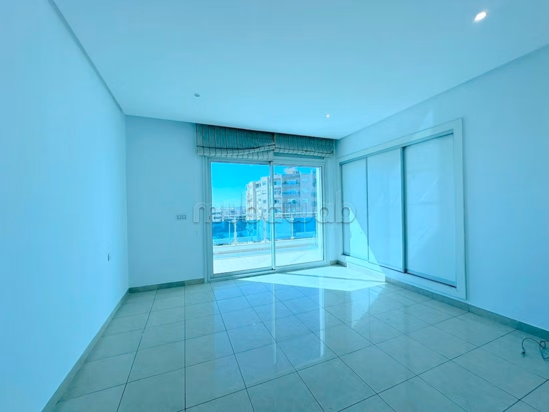 Rent this apartment in Les Berges Du Lac 2.4 rooms. Lift and terrace