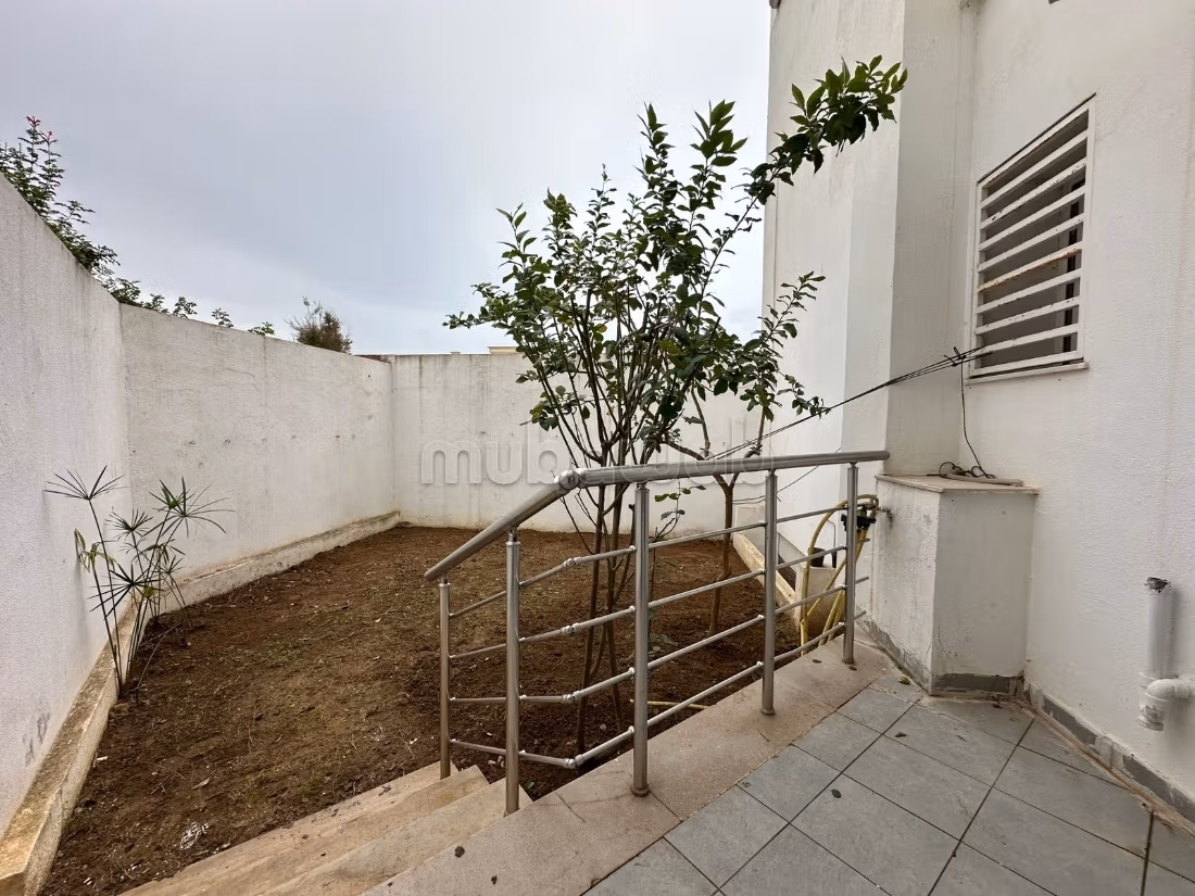 Appartement en location meublé à Les Jardins de Carthage. 1 belle chambre. Bien meublé