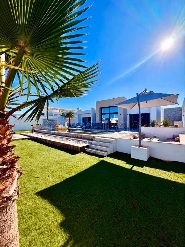 DUBAI Villa – Holiday Location