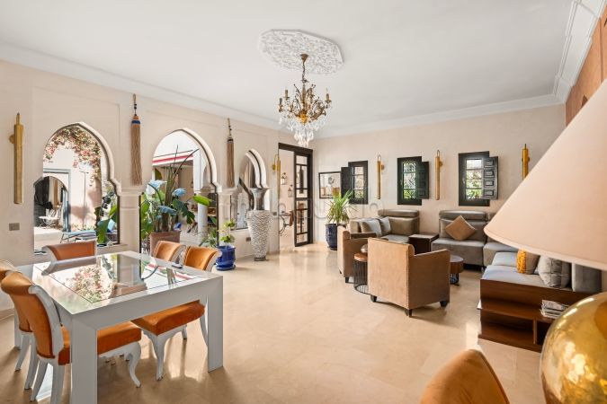 Splendide villa de 4 chambres rénovée, avec piscine et rooftop er son bar