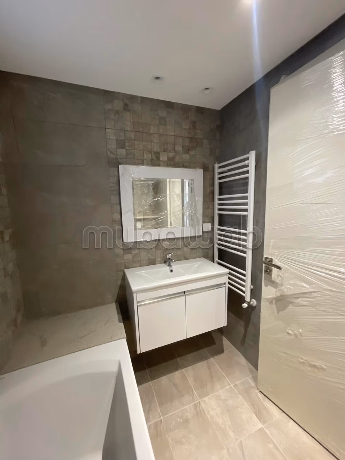 Lovely apartment for rent in Les Jardins de Carthage. 3 beautiful rooms. Carpark and elevator