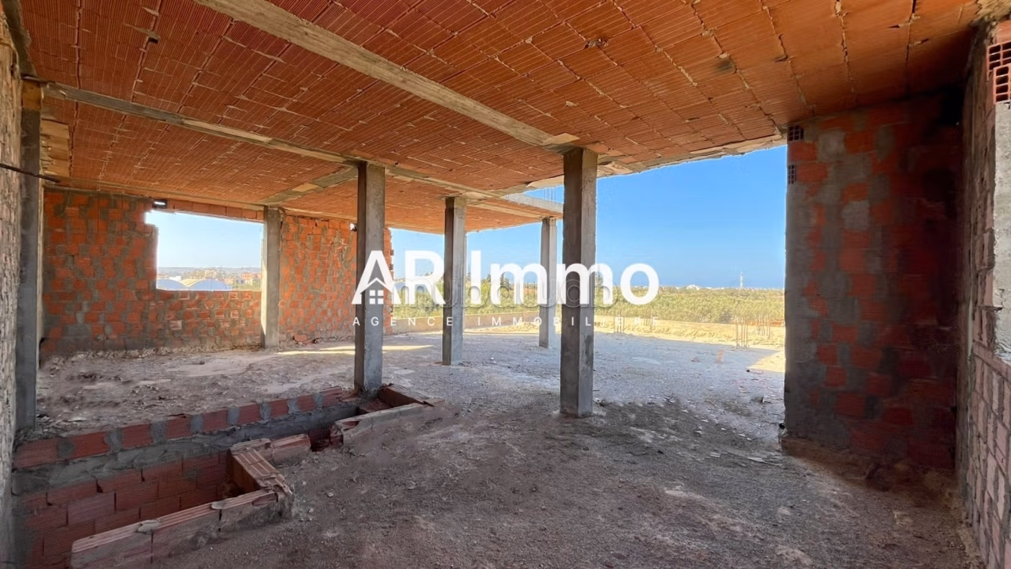 Villa incompiuta a 5 minuti dal mare