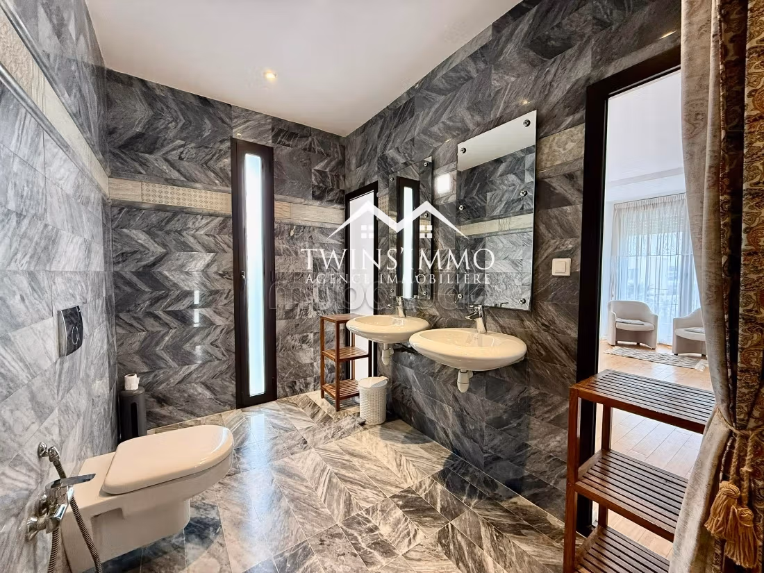 Triplex arredato, con piscina a Gammarth