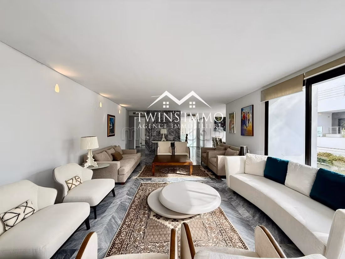 Triplex arredato, con piscina a Gammarth