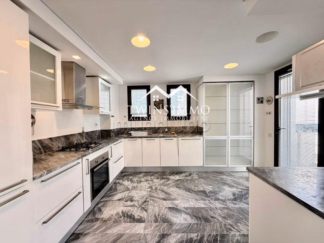 Triplex arredato, con piscina a Gammarth
