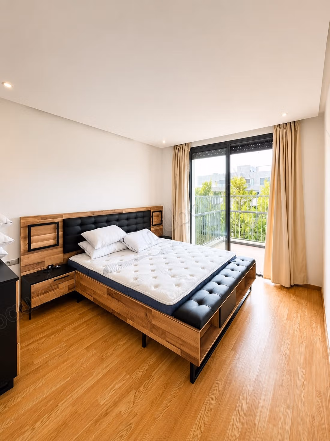 Luxe gemeubileerd appartement te huur – Uitzicht op het zwembad
