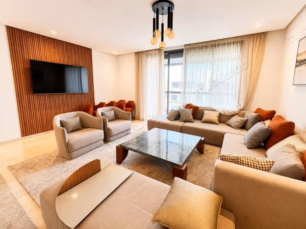 Appartamento arredato di prestigio in affitto – Vista piscina