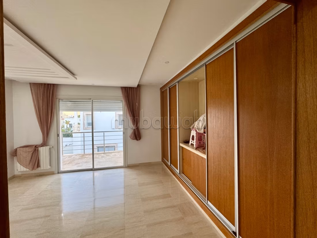 Fabulous house for rent in La Soukra. 3 beautiful rooms. Soundproofing, Secured door