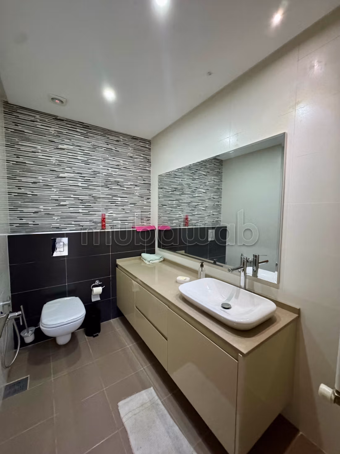 Fabulous house for rent in La Soukra. 3 beautiful rooms. Soundproofing, Secured door