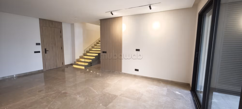 Find an apartment to buy in Souissi. Large area 230 m². Garden and terrace
