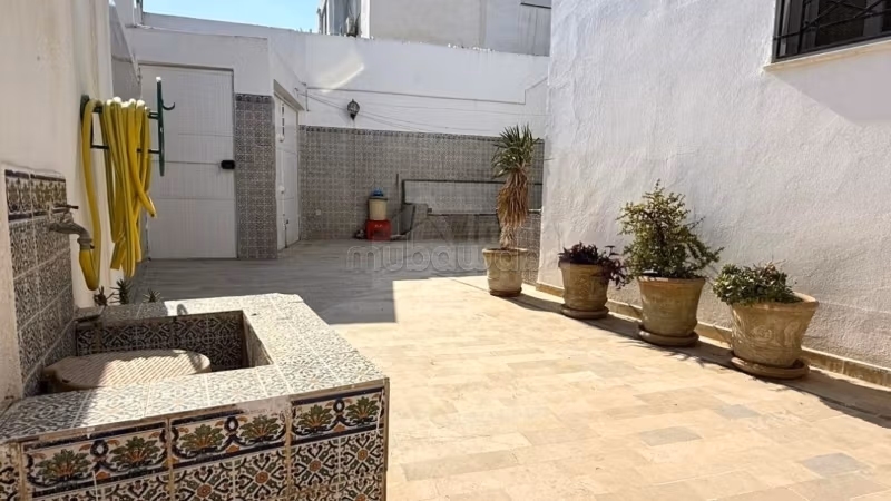 Villa de 240 m² sur terrain de 499m² à cité sahafa ghazela