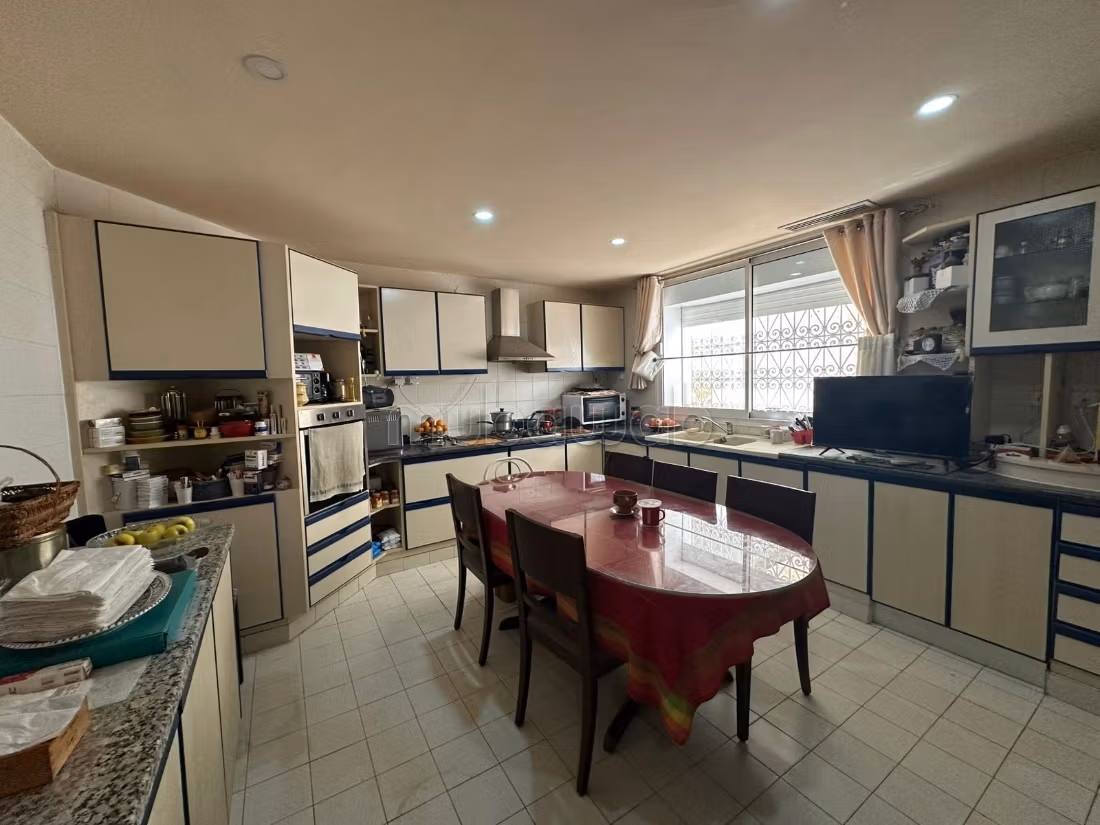 In vendita una villa S4 a El Menzah 5