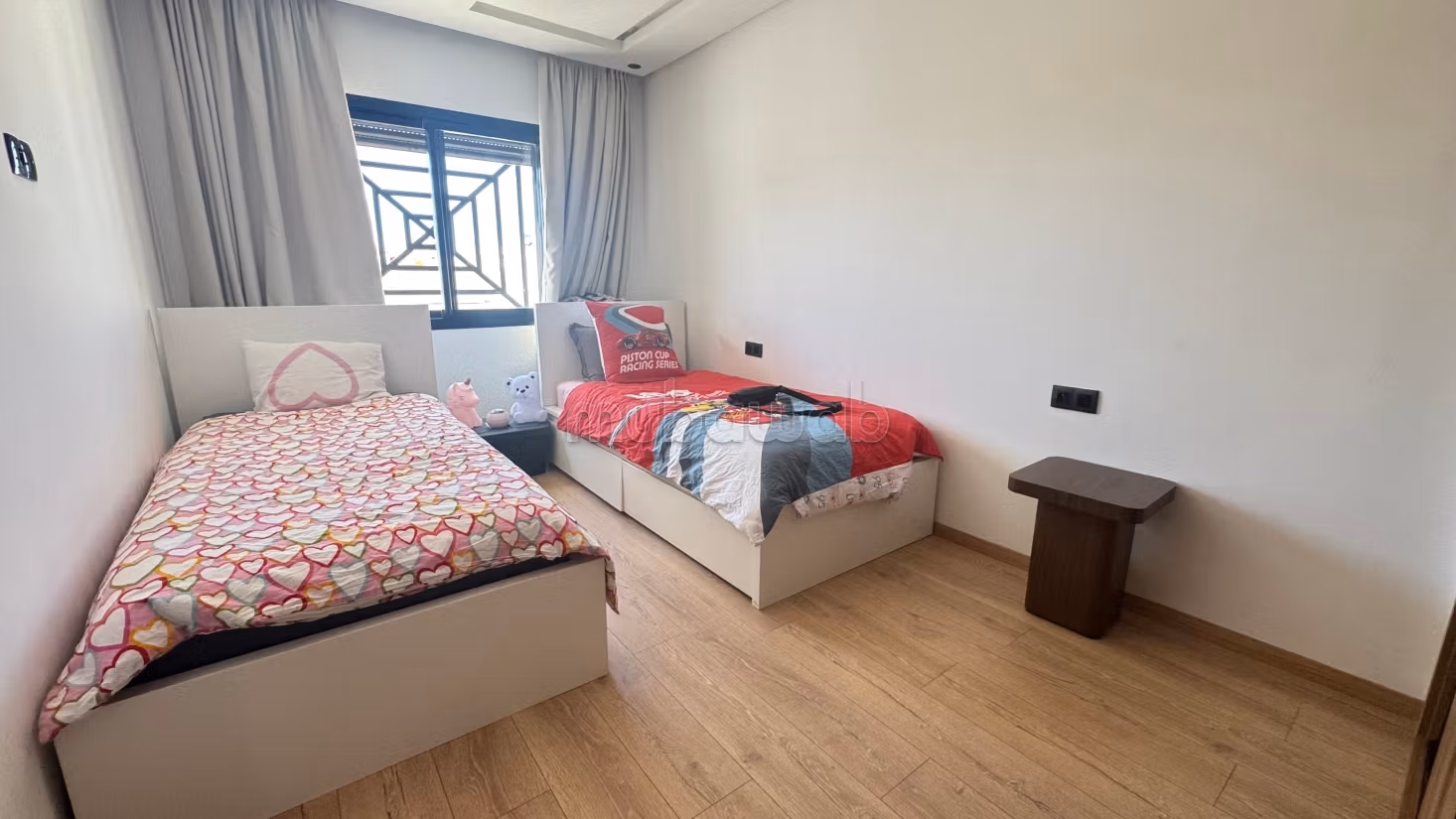 Vends très joli appartement sur les princesses meublé