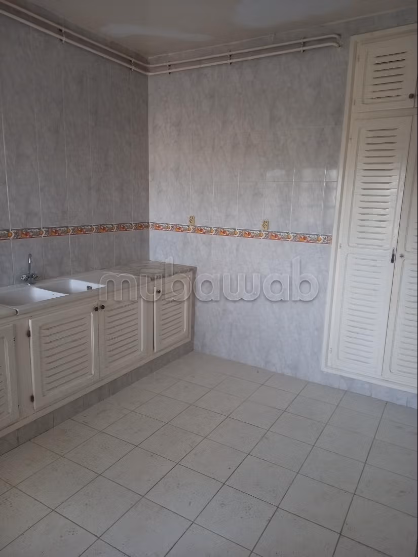 Bellissimo appartamento in affitto a Cité Taieb Mhiri. 1 camera. Porta blindata, servizio di sicurezza