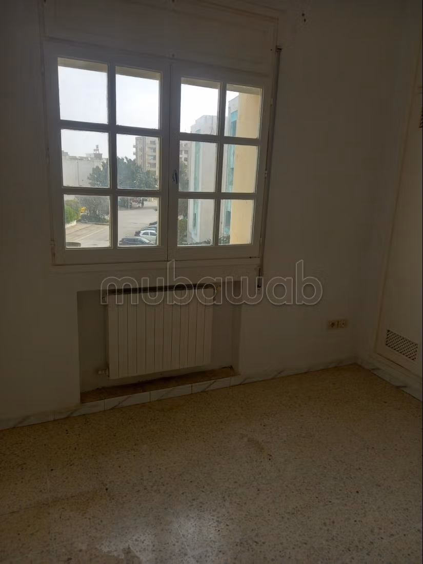 Bellissimo appartamento in affitto a Cité Taieb Mhiri. 1 camera. Porta blindata, servizio di sicurezza