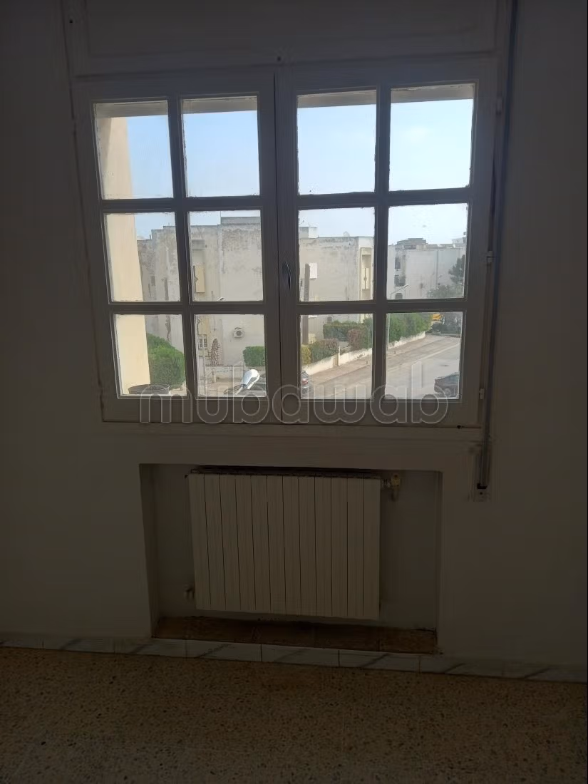 Bellissimo appartamento in affitto a Cité Taieb Mhiri. 1 camera. Porta blindata, servizio di sicurezza