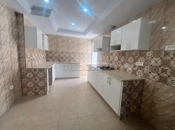 A louer a l'année un appartement s3 au RDC