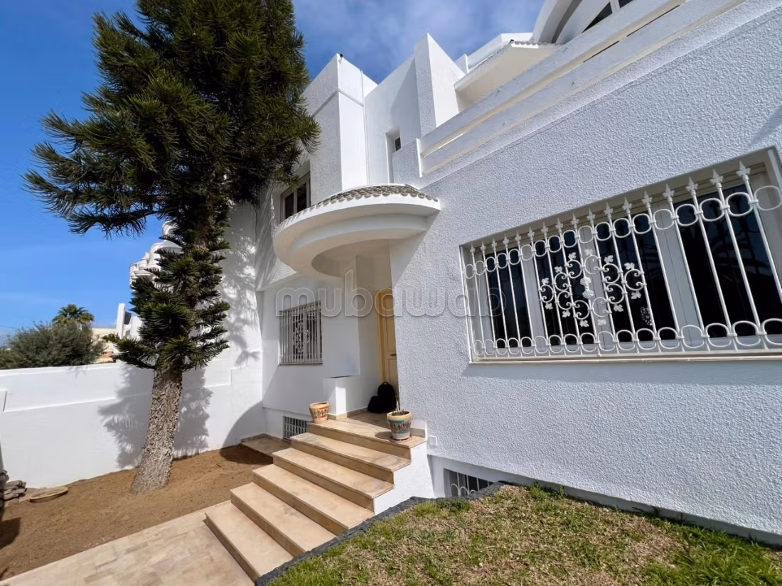 Villa con 2 facciate Av. Des Martyrs Kélibia