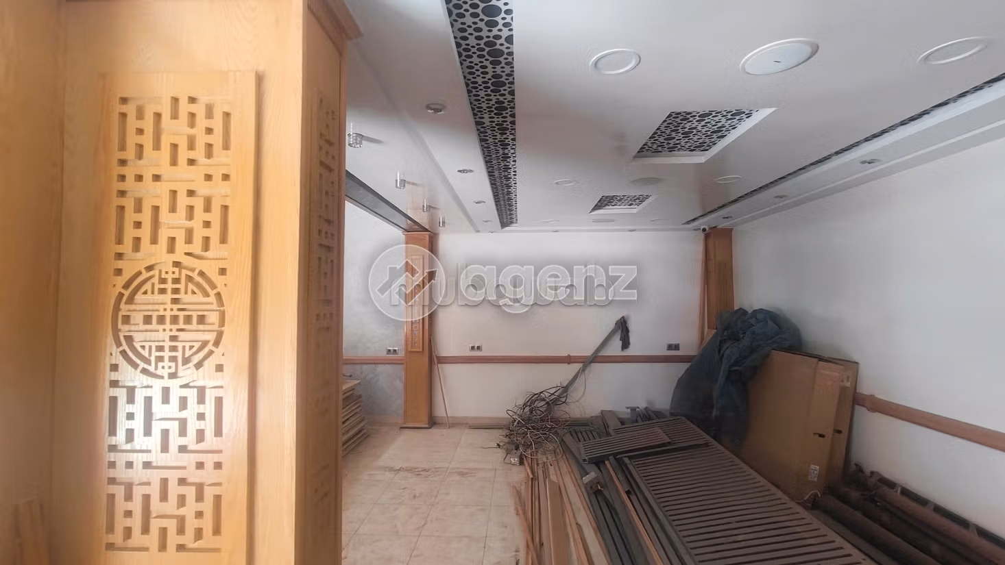 Commerce à louer 114 m² Oulad Azzouz Dar Bouazza