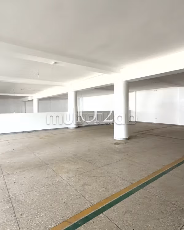 Hangar industriel à louer – à 1 minute de la zone franche
