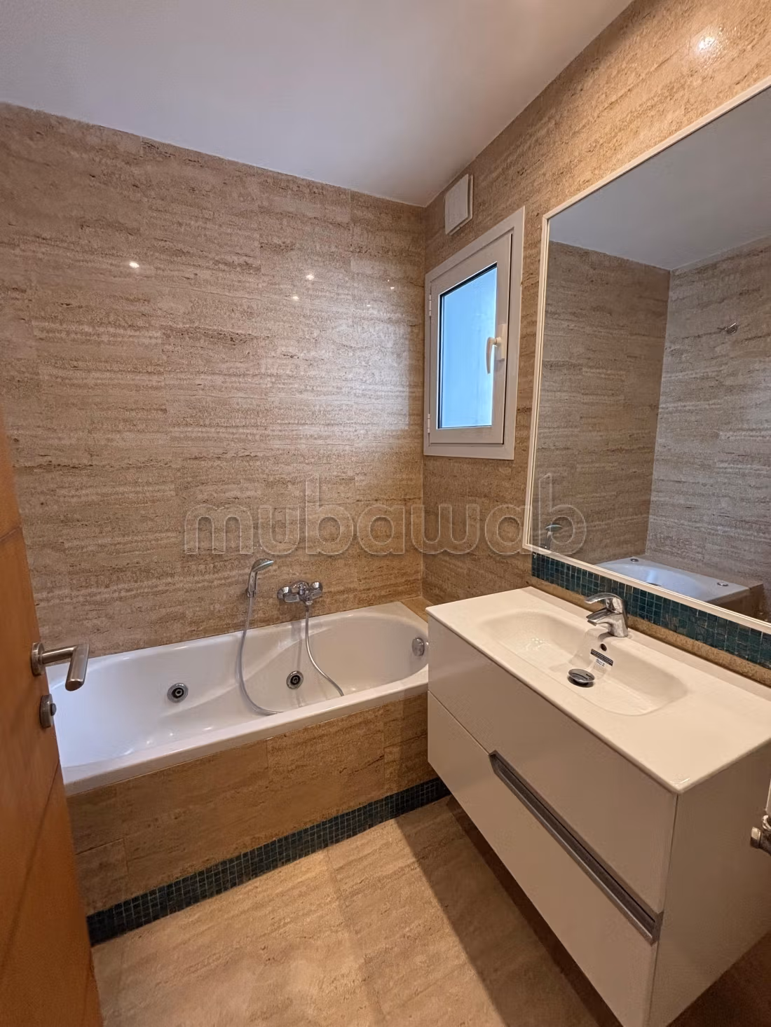 Appartement à la marsa location avec jardin