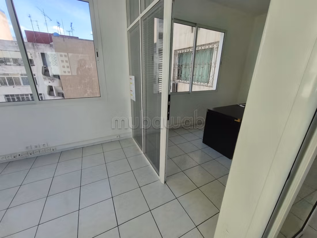 Well-located office near Boulevard La Résistance