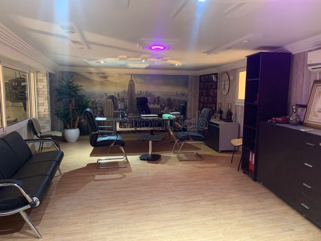 Immeuble en vente. Superficie 410 m². Porte blindée et résidence sécurisée