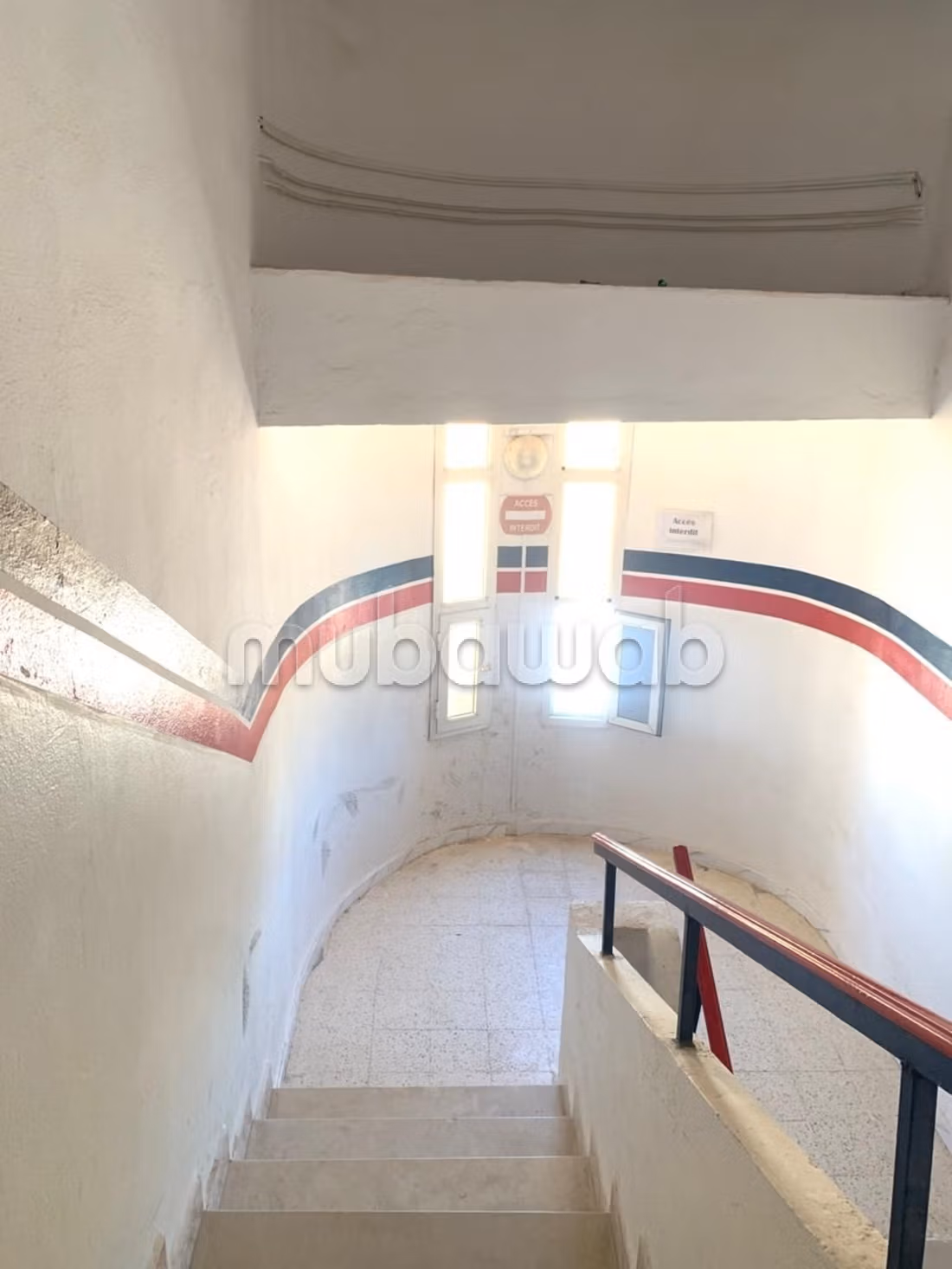 Immeuble en vente. Superficie 410 m². Porte blindée et résidence sécurisée
