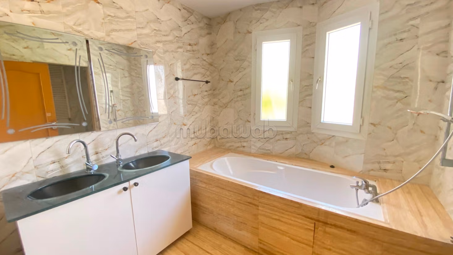Splendida villa moderna con piscina da affittare
