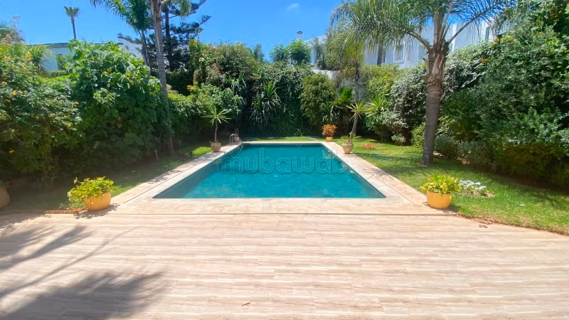 Stunning modern villa with pool for rent