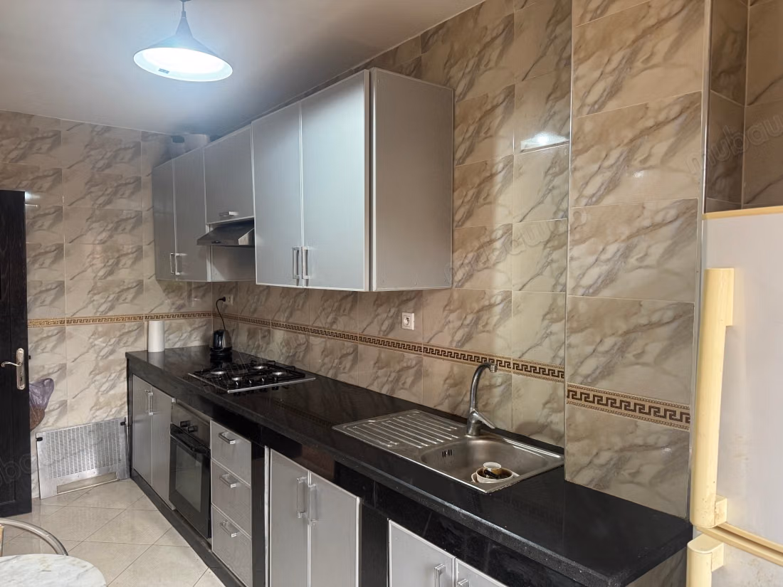 Bel appartement à louer ou à vendre avec un toit