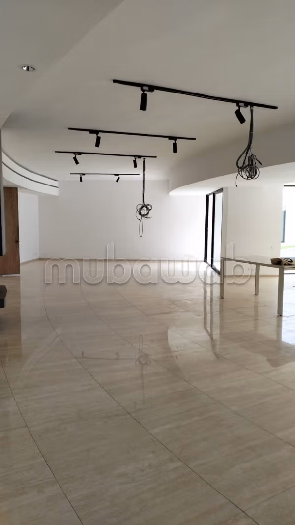 Ufficio in affitto a Riyad. Superficie totale 711 m². Doppi vetri, porta blindata