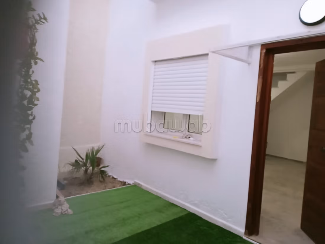 Proprietà in vendita a Ben Arous. 8 camere da letto. Terrazzo e garage