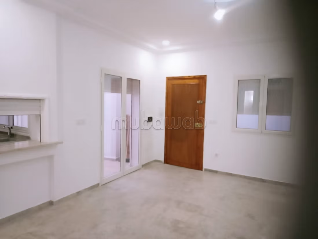 Proprietà in vendita a Ben Arous. 8 camere da letto. Terrazzo e garage