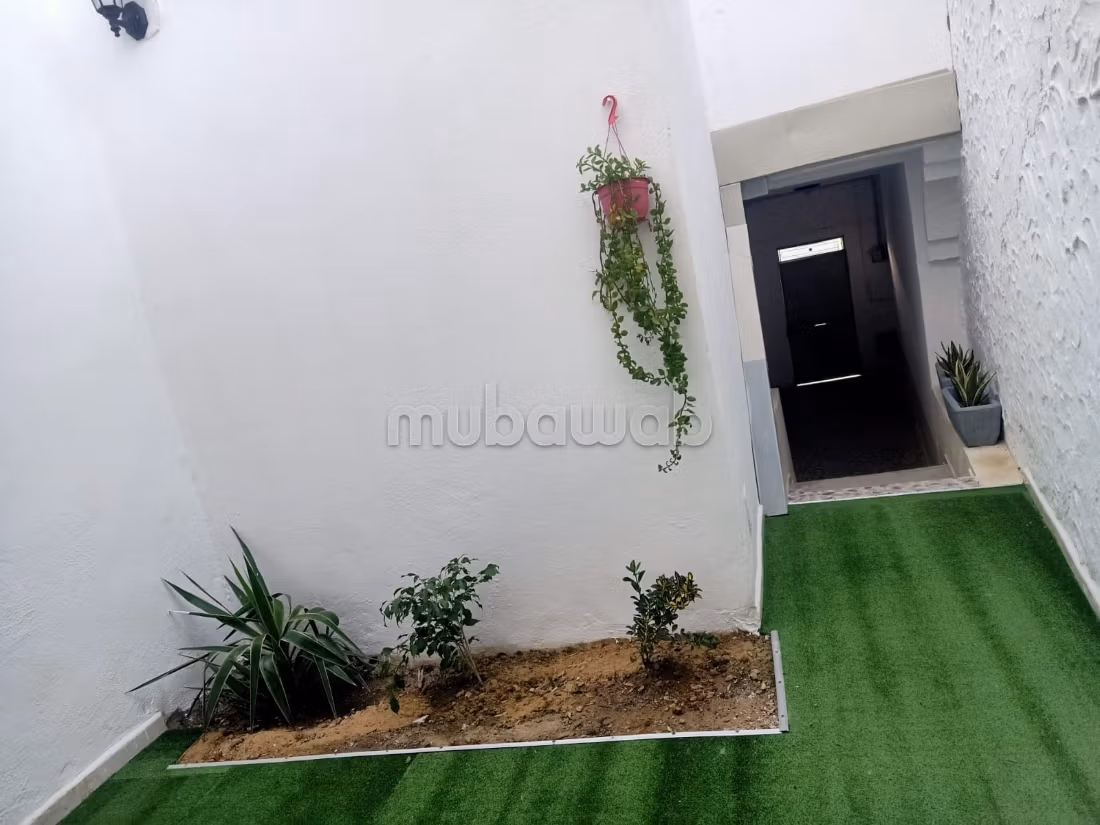 Proprietà in vendita a Ben Arous. 8 camere da letto. Terrazzo e garage
