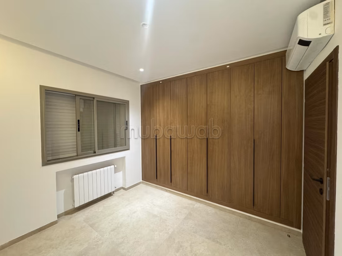 Rent this apartment in Ain Zaghouan Nord. Dimension 112 m². Double glazed window, Central air conditioning