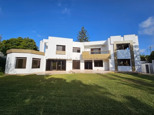 Superba Villa con Grande Giardino in Affitto - Souissi