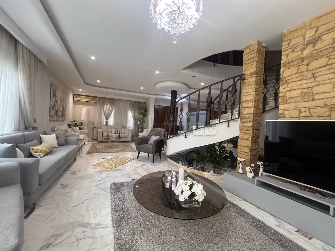 A vendre une villa à Ennasr