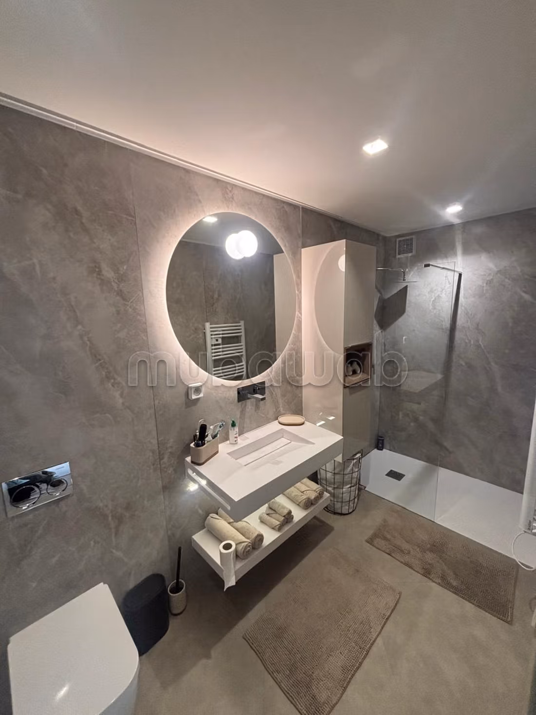 Luxe Triplex met Jacuzzi Pergola