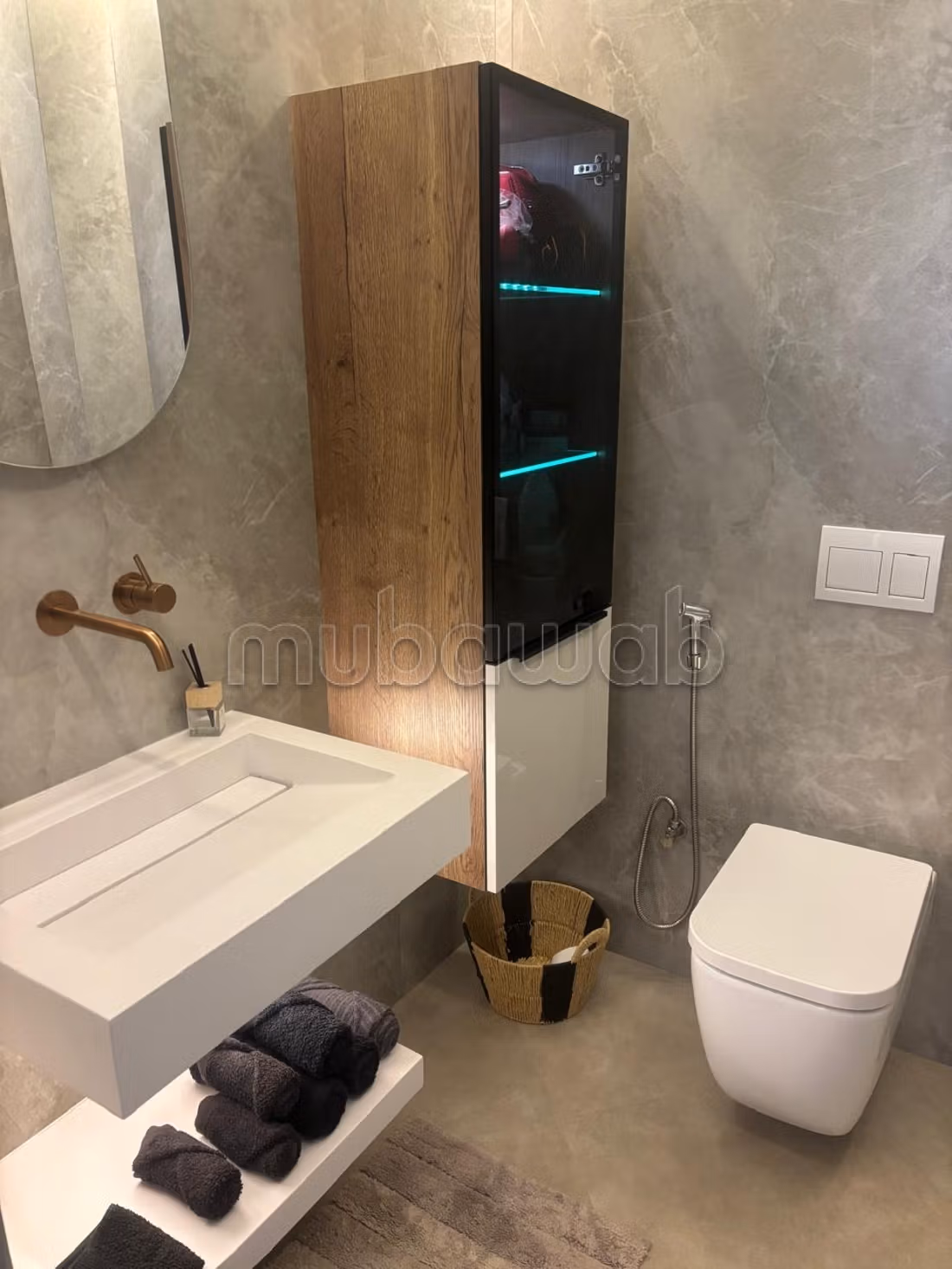Luxe Triplex met Jacuzzi Pergola