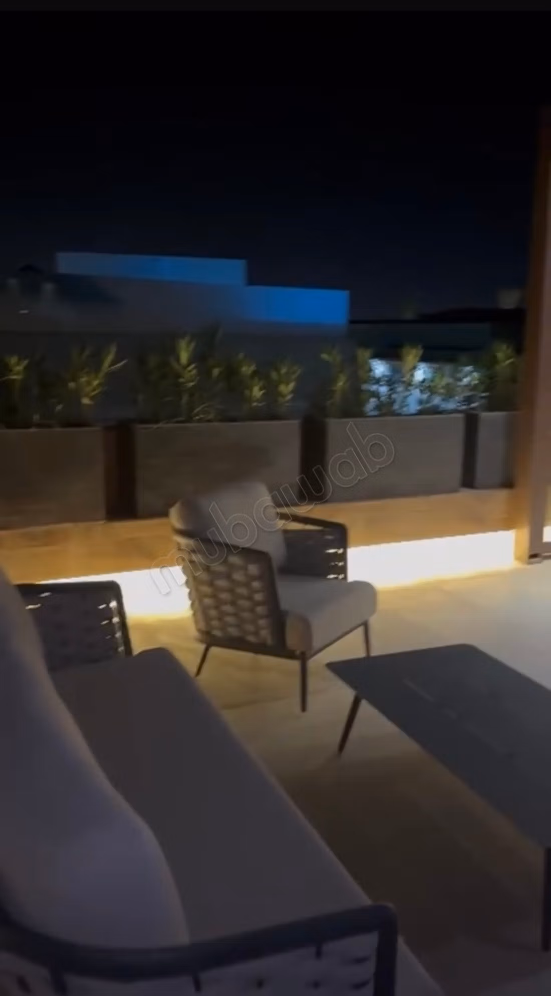 Luxe Triplex met Jacuzzi Pergola