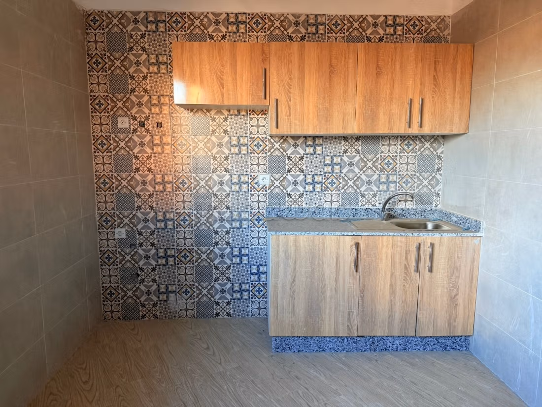 Appartement a cote Macdo a Vendre