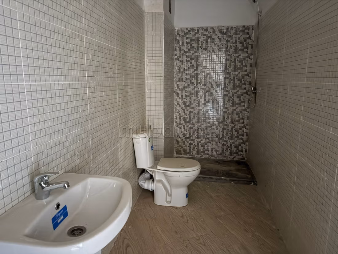 Appartement a cote Macdo a Vendre