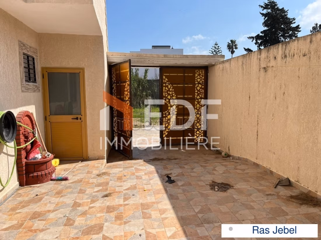 Duplex in vendita su Route de la Plage Ras Jebal
