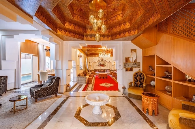 Prestigious villa with pool in a secure residence