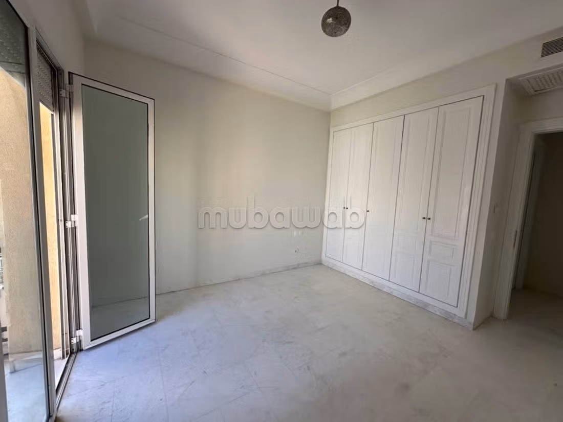 Appartement à louer à Les Jardins de Carthage. 3 chambres agréables. Parking et ascenseur