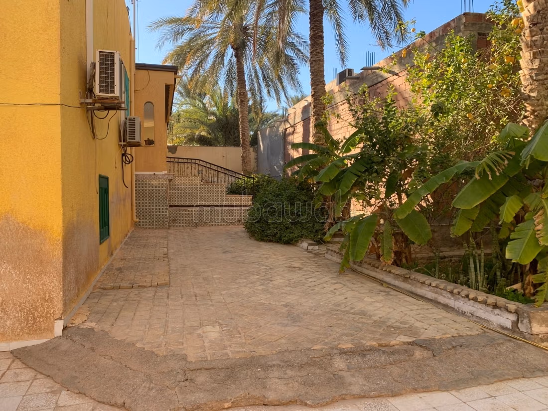 Strategic commercial space for rent - Tozeur