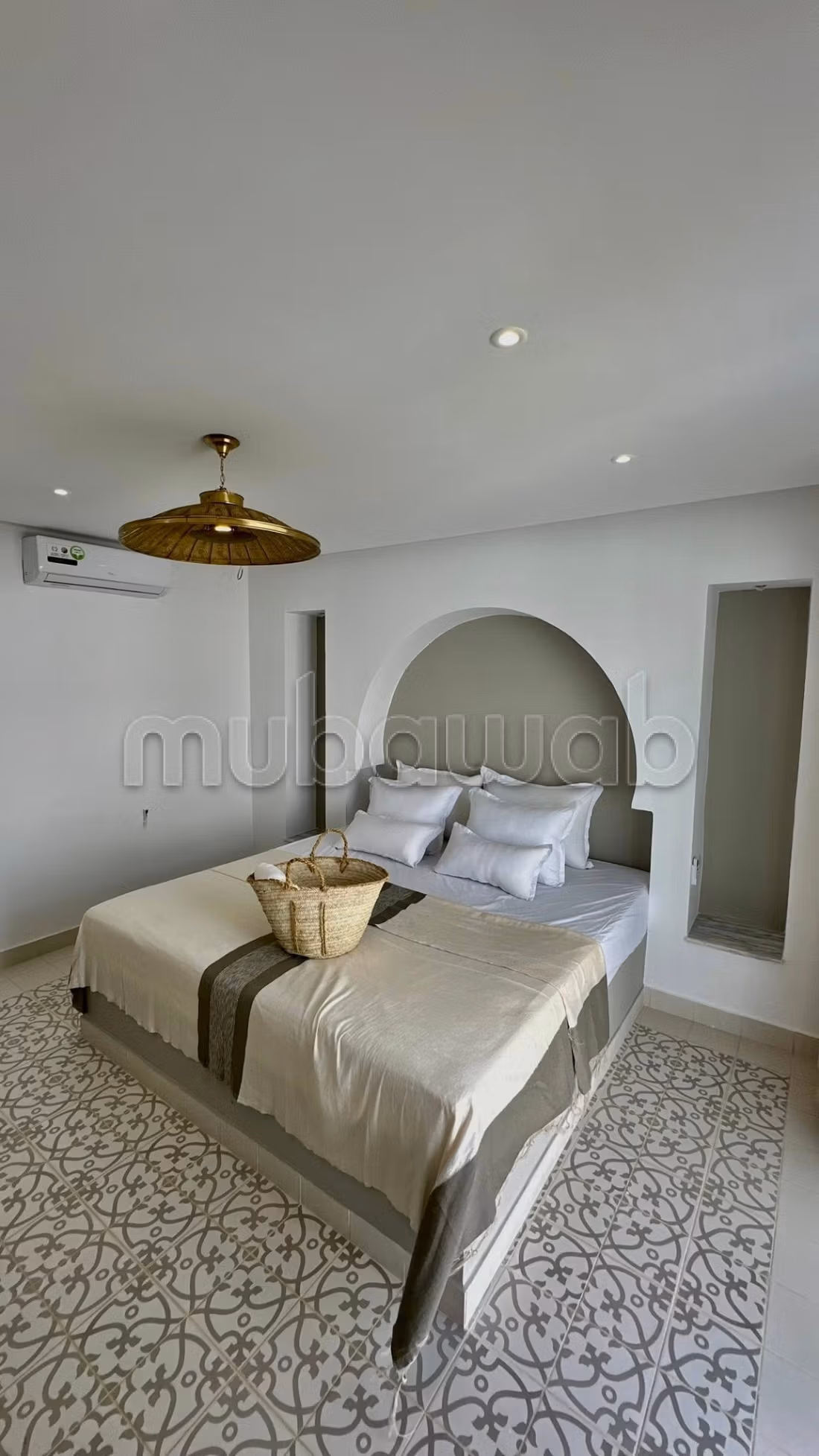 High standing villa with pool
