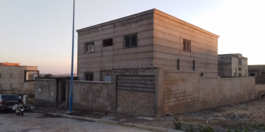 Maison de haut standing à vendre à Sidi AbdelKrim.
Surface de 298 m²